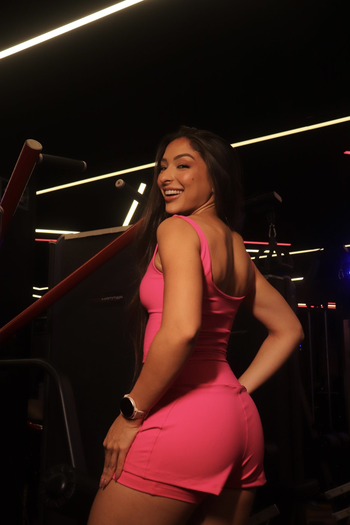 Melissa Costa treinando musculação