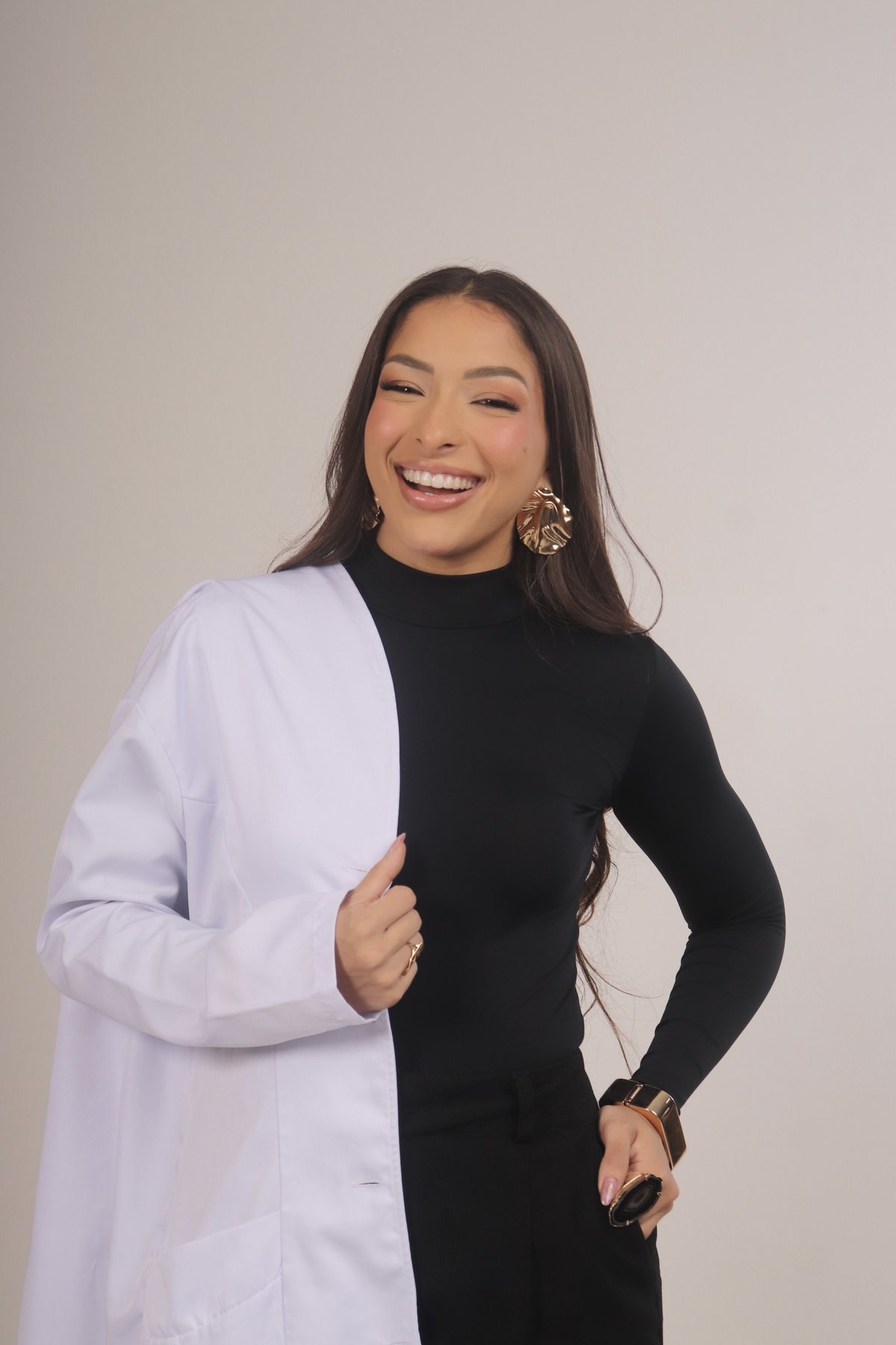 Melissa Costa de jaleco, acadêmica de Medicina